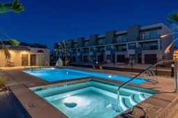Spacious 5BR Resort Waterpark Access Sleeps 16 - Holiday Home - Image 5