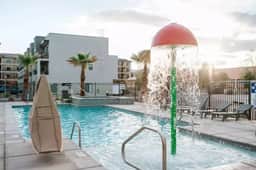Spacious 5BR Resort Waterpark Access Sleeps 16 - Holiday Home - Image 4