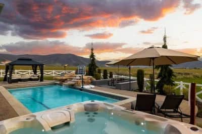 Heber Homestead: Pool, Hot Tub, Indoor Sport Court - Holiday Home - Image 3