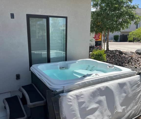 Spacious 5BR Resort Waterpark Access Sleeps 16 - Holiday Home - Image 2